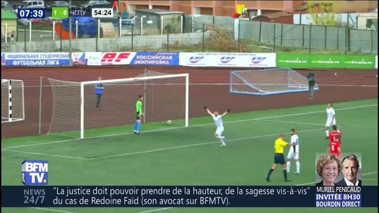 Incroyable ! Cet attaquant marque son penalty d'un salto arrière