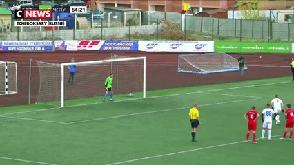Foot : il marque un penalty en réalisant un salto arrière