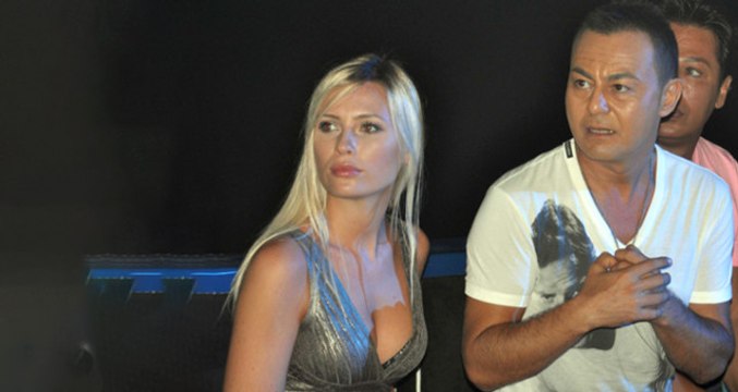 Serdar Ortaç'ın Eşi Chloe Loughnan Anlaşmalarını Türk Lirası Üzerinden Yapacağını Söyledi