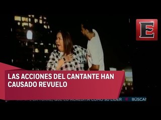 Romeo Santos causa revuelo con fan