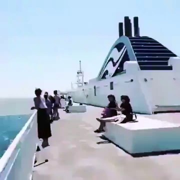 Линия, где встречаются Атлантический океан и Тихий океан. Они прикасаются, но не смешиваются друг с другом