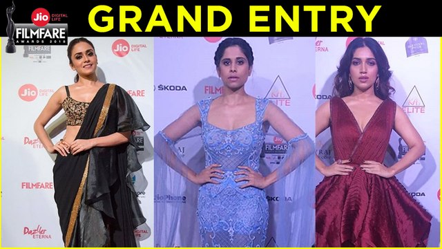 Marathi FilmFare 2018 | Marathi Celebrities Grand Entry In the Award Function | Sai Tamhankar