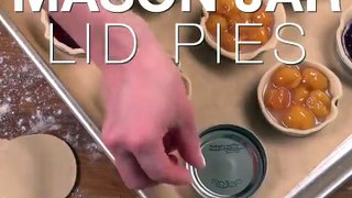 Mason Jar Lid PiesGet the full recipe: