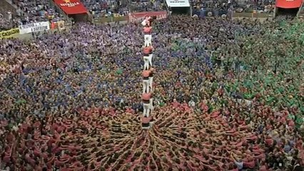 Catalans step up for human tower competition