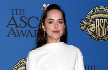 Dakota Johnson niega tajantemente que esté embarazada de Chris Martin