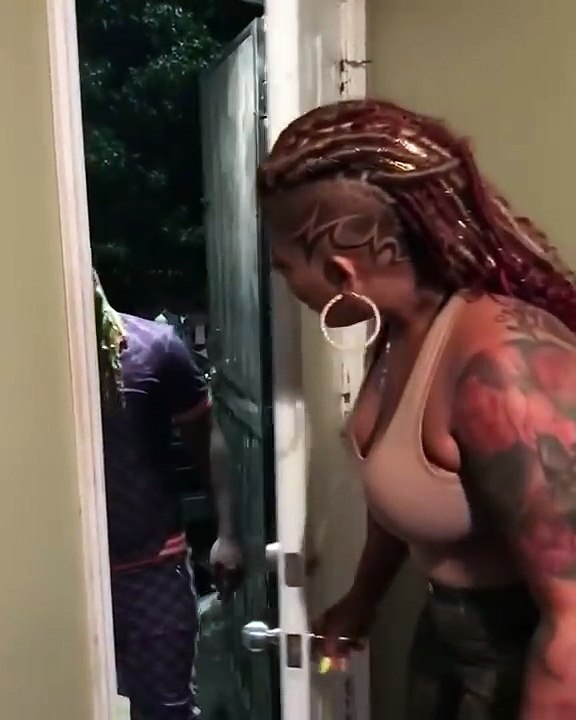 Reggiebaybee when you finally meet a female and she got an animal in the crib