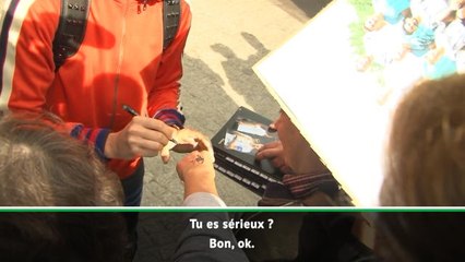 Allemagne - Draxler signe un autographe sur le bras d'un fan