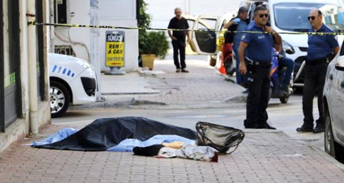 Yaşlı Adam, Kendisinden Ayrılmak İsteyen Genç Sevgilisine Sokak Ortasında Kurşun Yağdırdı