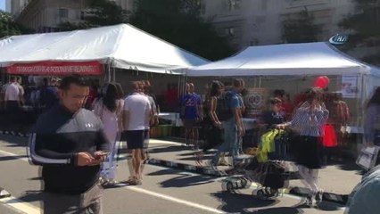 ABD'deki Türk Festivali'nde Kıvanç Tatlıtuğ Standı Kuruldu