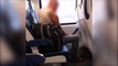 Ce gars s'enlève les callosités des pieds dans un train bondé