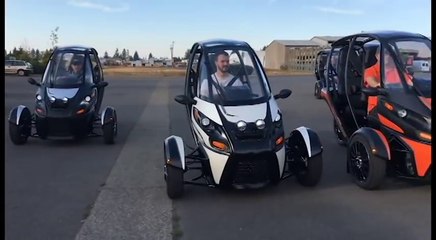 Download Video: Arcimoto SRK, la moto eléctrica con tres ruedas... y dos plazas