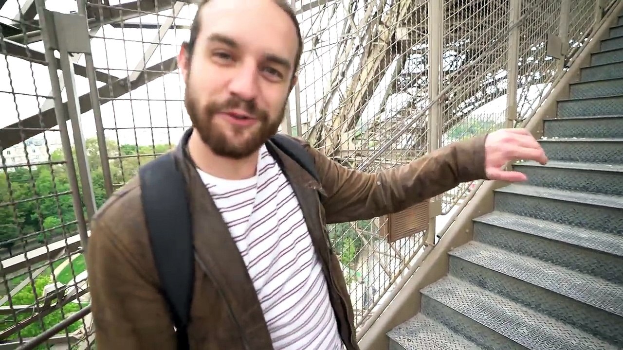 À l'intérieur de l'escalier secret de la Tour Eiffel !