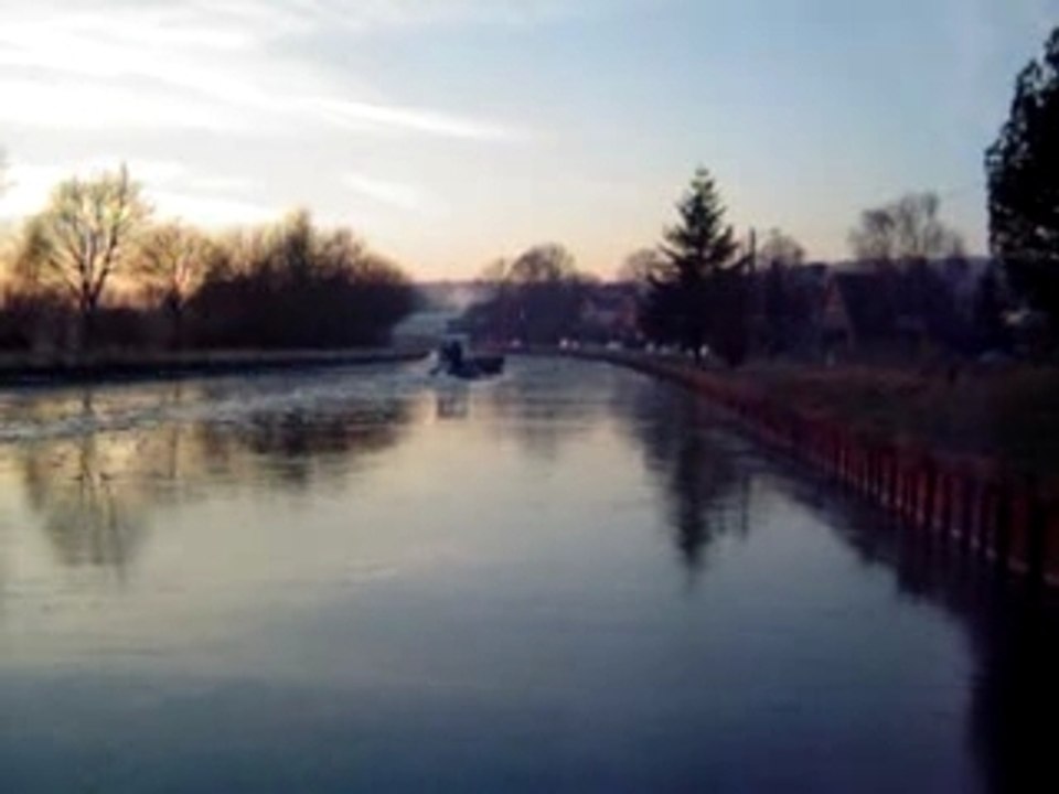 Brise-glace à l'écluse d'Einville, Marne au Rhin