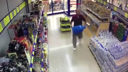 Mutfak Tüpüyle Marketi Uçurmaya Kalkıştı... O Anlar Kamerada