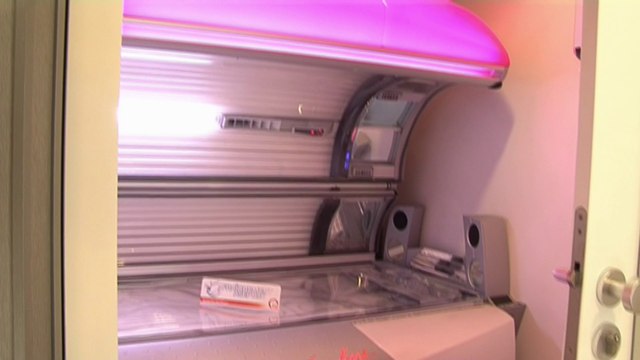 Avec un risque de cancer avéré, les cabines de bronzage pourraient bien être interdites
