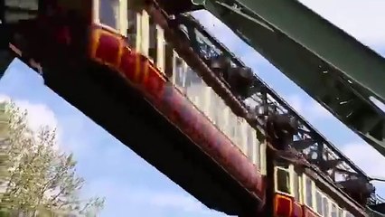 Almanya'nın  Wuppertal şehrinde 1901 yılından beri faaliyette olan bir asma demiryolu bulunmaktadır. YT/Wuppertaler Stadtwerke