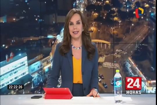 Congresista Esther Saavedra pierde los papeles y agrede a periodista en Tarapoto