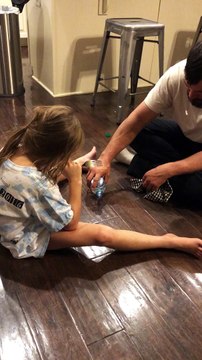 Blague avec une petite flaque d'eau