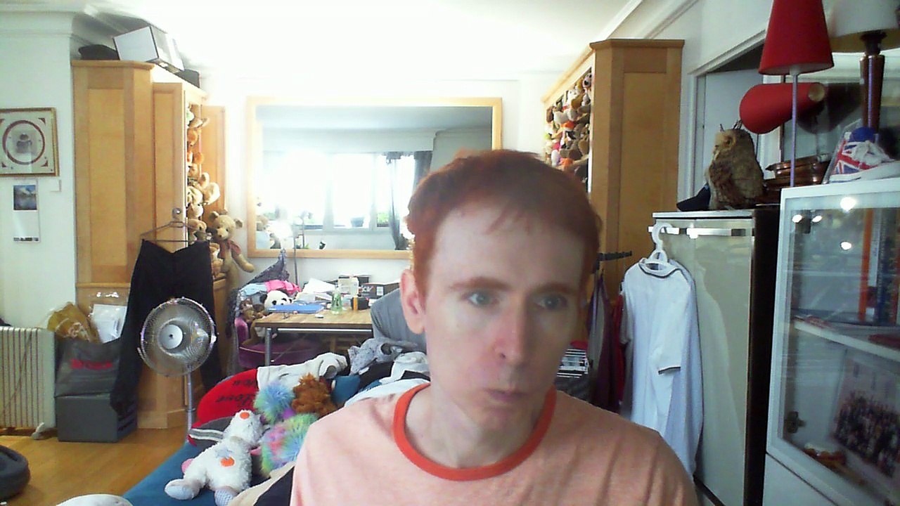 Wiwi égratigne "à travers tes yeux" de Jane Constance