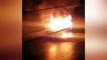 Vídeo mostra carro sendo consumido pelo fogo