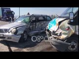 Ora News - Furgoni përplaset me makinën në rrugën Korçë-Kapshticë