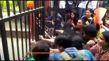 छात्राओं की 'आजादी' के लिए पिंजरा तोड़ संगठन ने डीयू में निकाला मार्च