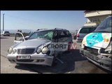 Report TV - Aksident në Korçë-Kapshticë, furgoni përplas makinën, një person në gjendje të rëndë