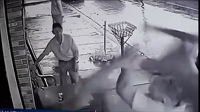 Homem corre riscos durante briga e mostra que nem todos os heróis usam capa