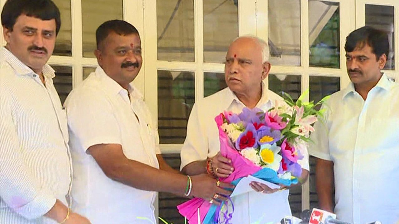 ರಾಮನಗರದಲ್ಲಿ ಬಿಜೆಪಿ ಆಪರೇಷನ್ ಕಮಲ ಯಶಸ್ವಿ | ಕಾಂಗ್ರೆಸ್ ಎಂ ಎಲ್ ಸಿ ಮಗ ಬಿಜೆಪಿಗೆ  | Oneindia Kannada