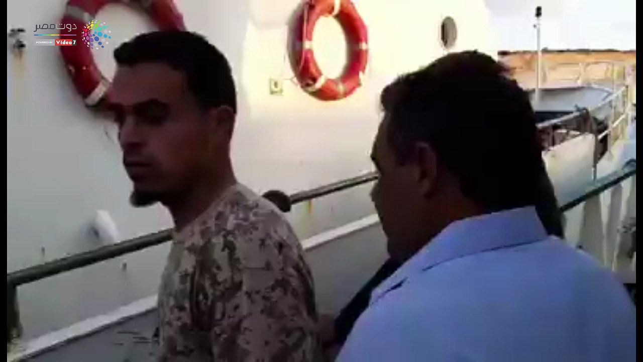 ليبيا تحتجز مركب صيد مصرى يمارس الصيد الجائر