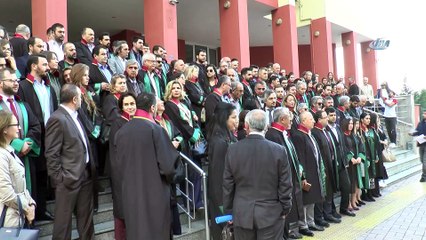 Avukatlar, saldırıya uğrayan meslektaşları için bir araya geldi