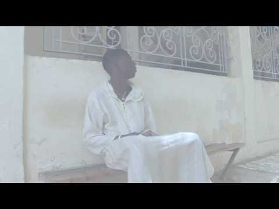DUDU A manger du RIZ EN PLASTIQUE