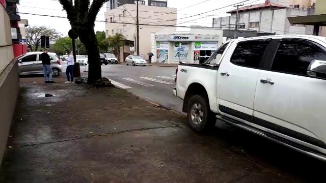 Veículos se envolvem em colisão na região central