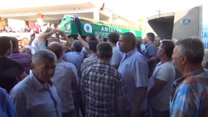 Manavgat'ta Otomobilin Çarptığı 6 Yaşındaki Ceren Toprağa Verildi