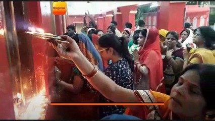 कलश स्थापना के साथ मां की आराधना में लीन हुए श्रद्धालु