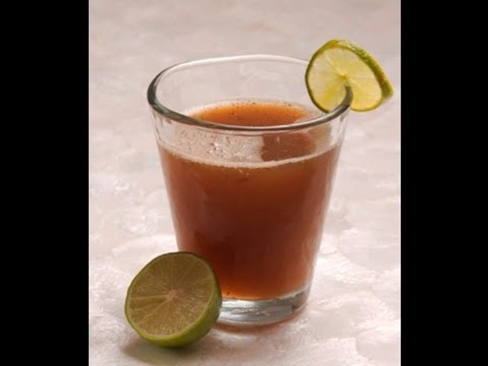 Agua de limón con menta