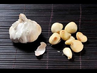 Cómo pelar una cabeza de ajo en dos minutos
