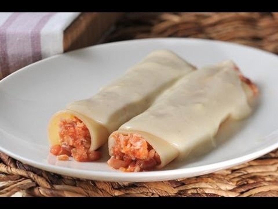 Canelones rellenos de pollo con piñones