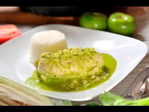 Pollo en salsa de chile poblano - Chicken in Chile Poblano Sauce