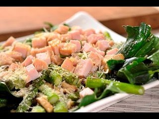 Ensalada de espinaca, champiñones y espárragos frescos