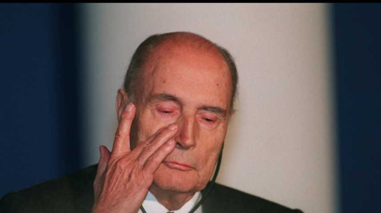 Un livre dédicacé de François Mitterrand retrouvé dans les poubelles du PS