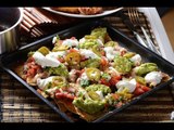 Cómo preparar Nachos con frijoles y guacamole