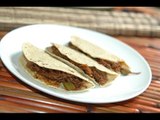 Tacos de carne deshebrada en salsa de pasilla