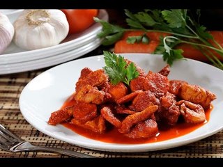 Pollo en salsa roja de chile ancho - Receta fácil y económica