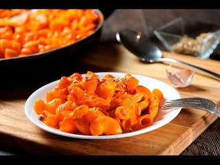 Codo con pollo en salsa de pimiento - Receta fácil y económica