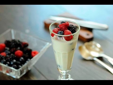 Panna Cotta de frutos rojos - Receta de Cocina al Natural con Tati Ortiz Monasterio