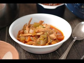 Sopa de pollo con verduras al chile ancho