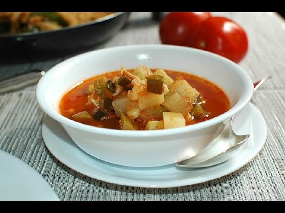 Caldo de chayotes con poblano