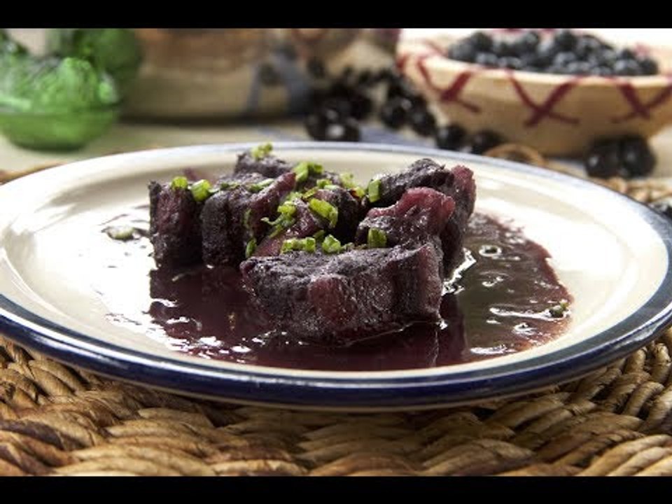 Costillas de cerdo con salsa de mora azul