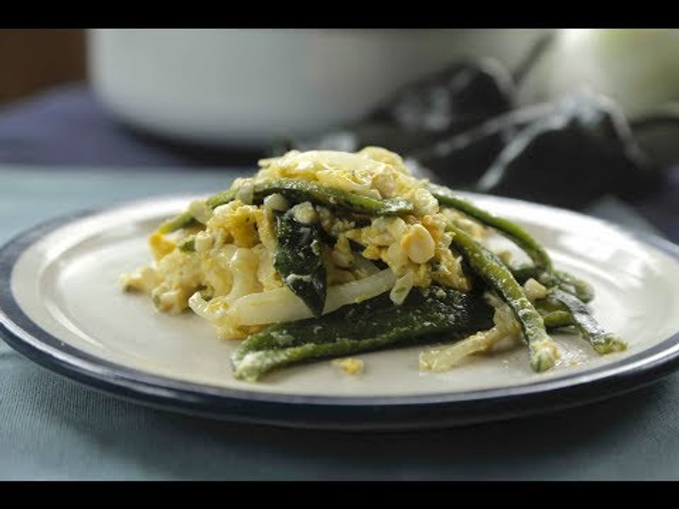 Huevos revueltos con rajas y elote